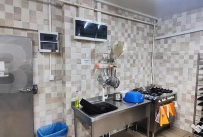 Spațiu comercial, de 200 mp, în Central - 13