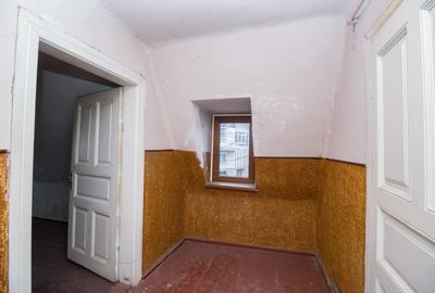 Casă cu 6 camere cu Canalizare în Central - 13