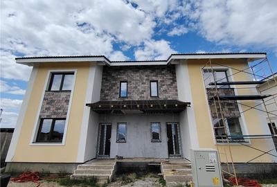 Duplex cu 5 camere cu Canalizare în Moșnița Nouă - 2