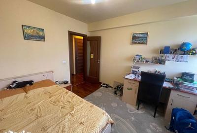 Apartament cu 4 camere decomandat în Central