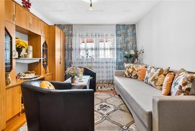 Apartament cu 3 camere decomandat în Tractorul - 11