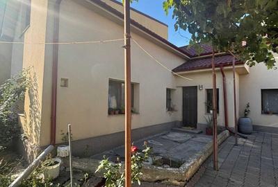 Casa 3 camere - Amzacea - 130.000 euro (Cod E11) - 2