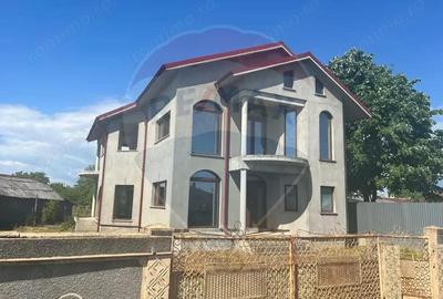 Casă cu 6 camere cu Canalizare în Răstoaca - 1