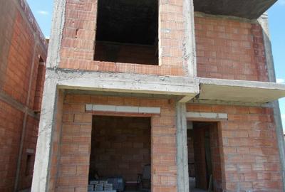 Casă individuală cu 5 camere cu Teren 300 Mp în Săcălaz - 1