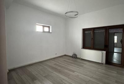 Apartament cu 3 camere decomandat în Central - 2