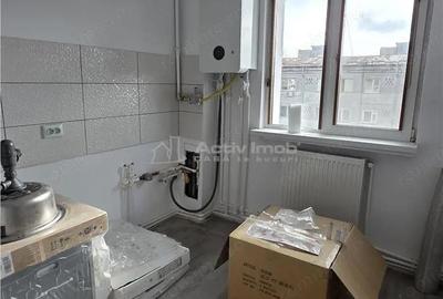 Apartament cu 2 camere decomandat în Craiovița Nouă - 2