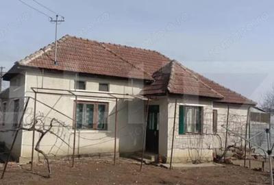 Casa cu 3 camere, bucatarie si baie, 105 mp ?i un teren de 1900 mp Casa cu 3 camere, bucatarie si baie, 105 mp ?i un teren de 1900 mp - 1