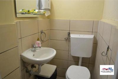 Spațiu comercial, de 70 mp, în Central - 8