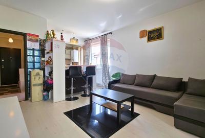 Apartament cu 3 camere semidecomandat, mobilat în 1 Decembrie