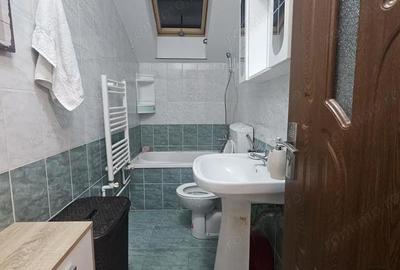 Apartament cu 3 camere semidecomandat în Medicină