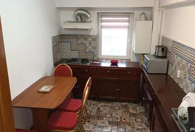 Apartament cu 2 camere decomandat în Km 5 - 2