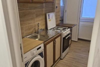 Apartament cu 3 camere semidecomandat în Micro 3 - 12