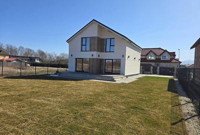 Casă individuală cu 4 camere cu Teren 600 Mp în Colonia Bod - 1