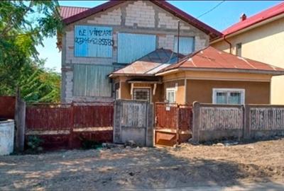 Casă individuală cu 4 camere cu Teren 600 Mp în Peretu - 1