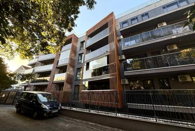 Studio Decebal | Bloc nou