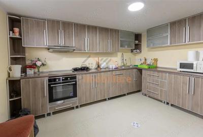 Casă cu 11 camere cu Teren 900 Mp în Nufărul - 3