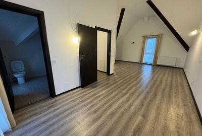 Casă cu 4 camere cu Teren 180 Mp în Central - 1