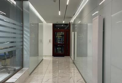 Birou, de 9,343 mp, în Central - 10