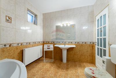 Casă cu 3 camere cu Canalizare în UTA - 15