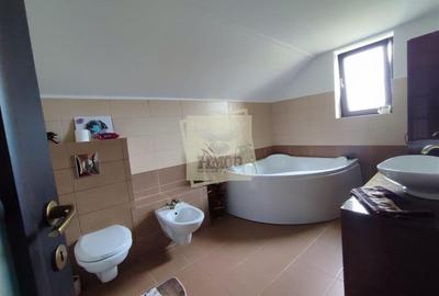 Casa cu 4 camere 3 bai garaj inchis si teren 1100 mp in Tocile - 9