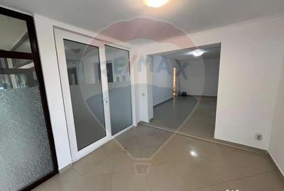 Spațiu comercial, de 30 mp, în Central - 3