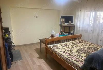 Casă cu Teren 2050 Mp în Central - 2