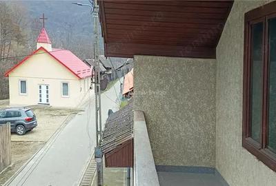 Casă cu 5 camere cu Teren 324 Mp în Berzasca - 2