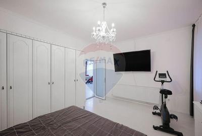 Casa cu piscina ?i garaj de vanzare in Sanmartin, B... - 6