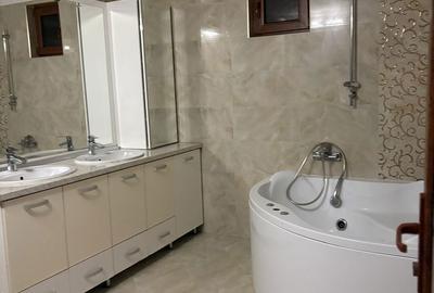 Casă cu 4 camere în Remuș - 3