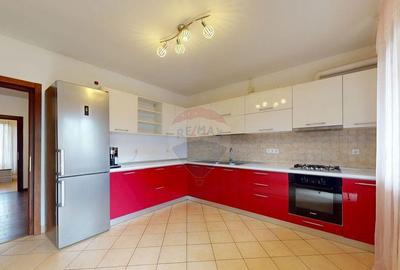 Casă cu 5 camere cu Canalizare în Tractorul