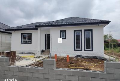 Casă cu 4 camere cu Teren 331 Mp în Crevedia