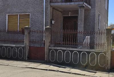 Casă cu 4 camere cu Teren 209 Mp în Central - 10