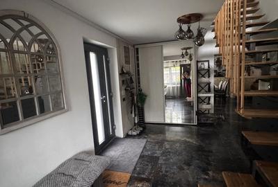 Casă cu 4 camere în Noua - 7
