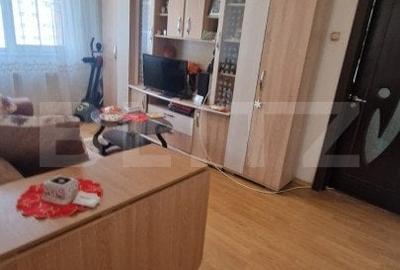 Apartament cu 3 camere decomandat, mobilat în Exterior Vest