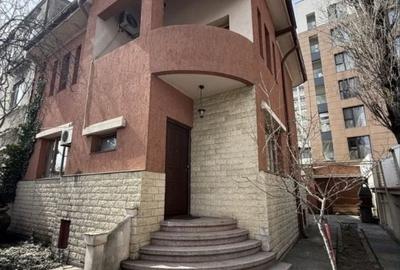 Casă individuală cu 6 camere cu Canalizare în Cotroceni - 1