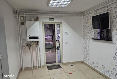Spațiu comercial, de 70 mp, în Central - 4