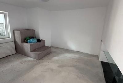 Casă de vânzare - Constanța, zona Trocadero - 210.000 EUR negociabil - 9