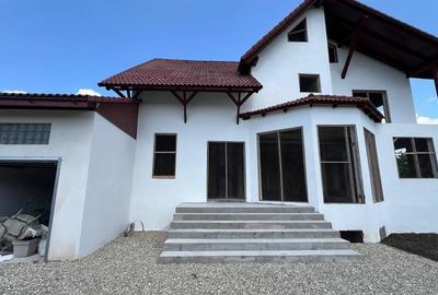 Vila la rosu intr o zona rezidentiala exclusivista Halchiu - 4