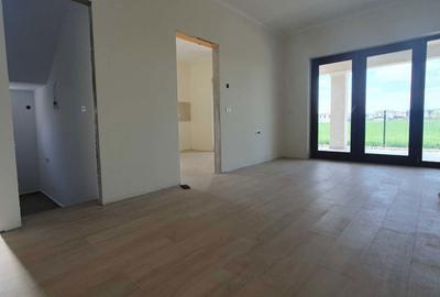 Casă cu 4 camere în Dumbrăvița