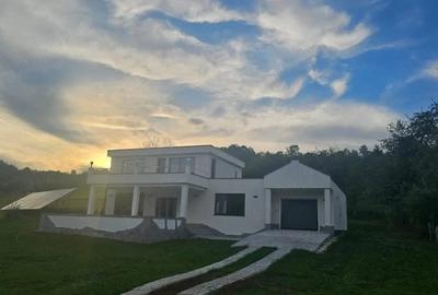 Casă cu Teren 3000 Mp în Luncoiu de Sus - 3
