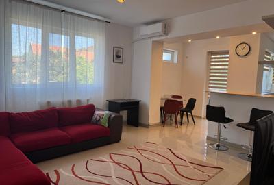 Apartament cu 3 camere semidecomandat în Unirii