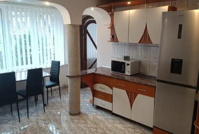 Apartament cu 4 camere decomandat în Central - 2