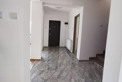 Casă cu 5 camere cu Canalizare în Dobroești