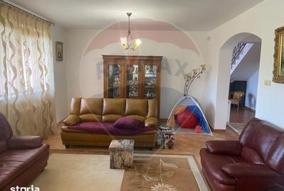 Casă cu 5 camere cu Piscina în Central - 9