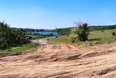 Teren de 873 mp, în Vânători - 5