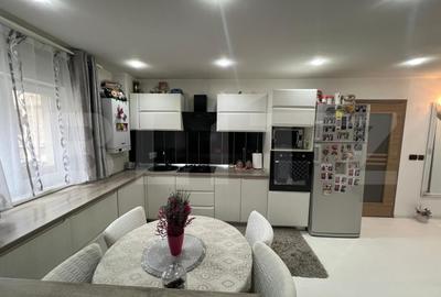 Apartament cu 3 camere, decomadat, 78 mp, zona McDonald's, Deva - 3