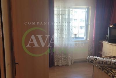 Apartament cu 3 camere semidecomandat, mobilat în Orizont
