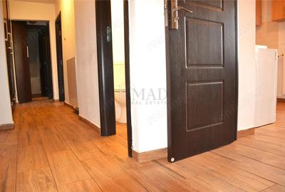 Apartament cu 3 camere decomandat în Micro 11