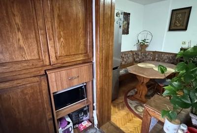 Vand apartament 2 camere , etaj 2 - 4