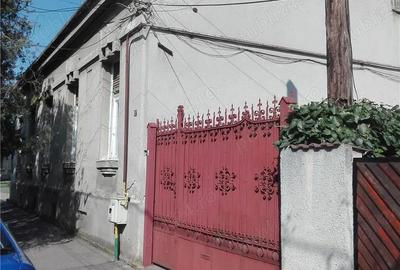 Casă cu 4 camere în Central - 1